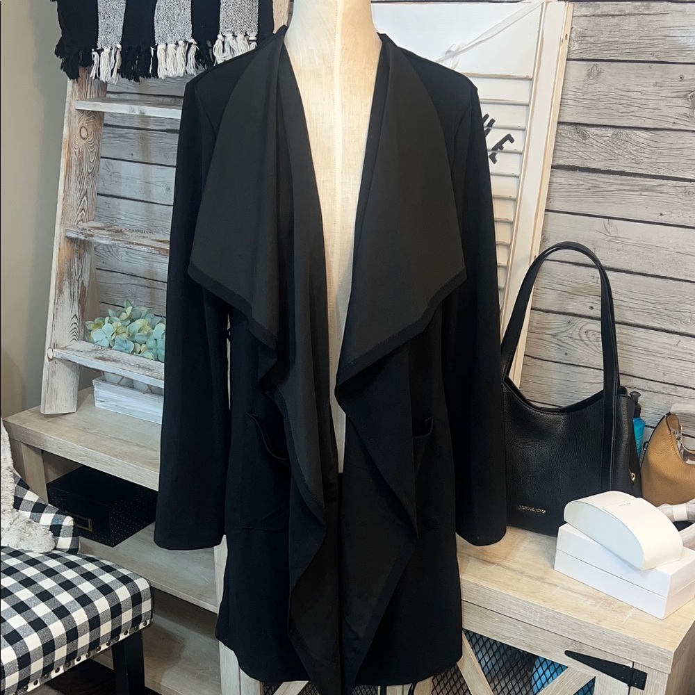 Chic Black Women's Longer Length Blazer Coat